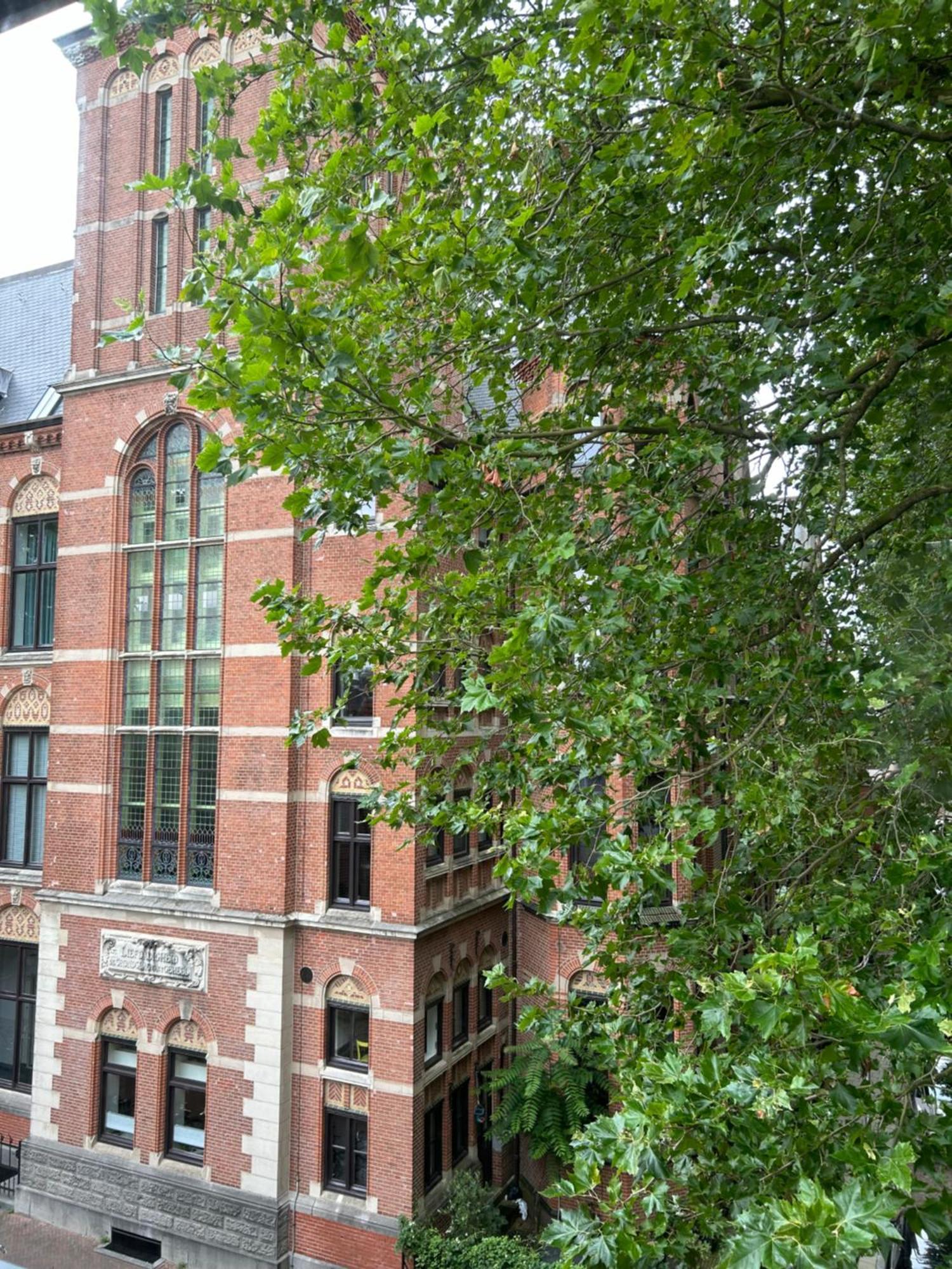 Gasthuis Rand Centrum, Rust En *